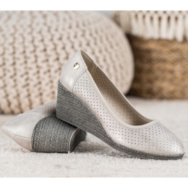 Lehká klínová čerpadla béžový 2 Lehká klínová čerpadla béžový 2