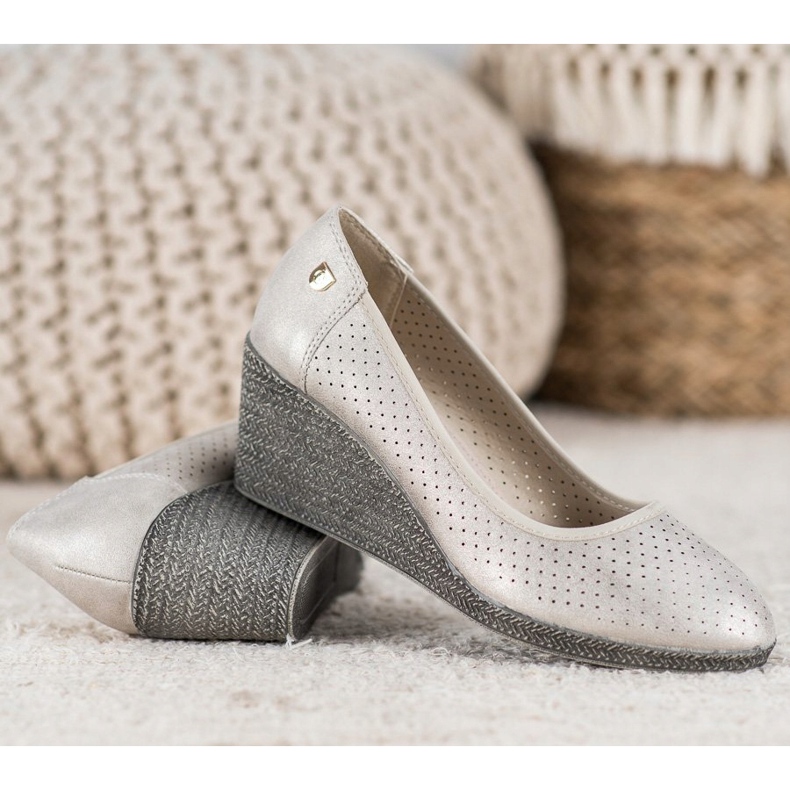 Lehká klínová čerpadla béžový 2 Lehká klínová čerpadla béžový 2