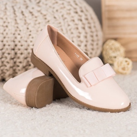 Fama Lakovaní lordi lukem hnědý 1