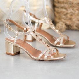 Small Swan Zlaté sandály s cvočky zlatý 1 Small Swan Zlaté sandály s cvočky zlatý 1