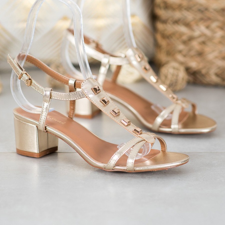 Small Swan Zlaté sandály s cvočky zlatý 1 Small Swan Zlaté sandály s cvočky zlatý 1