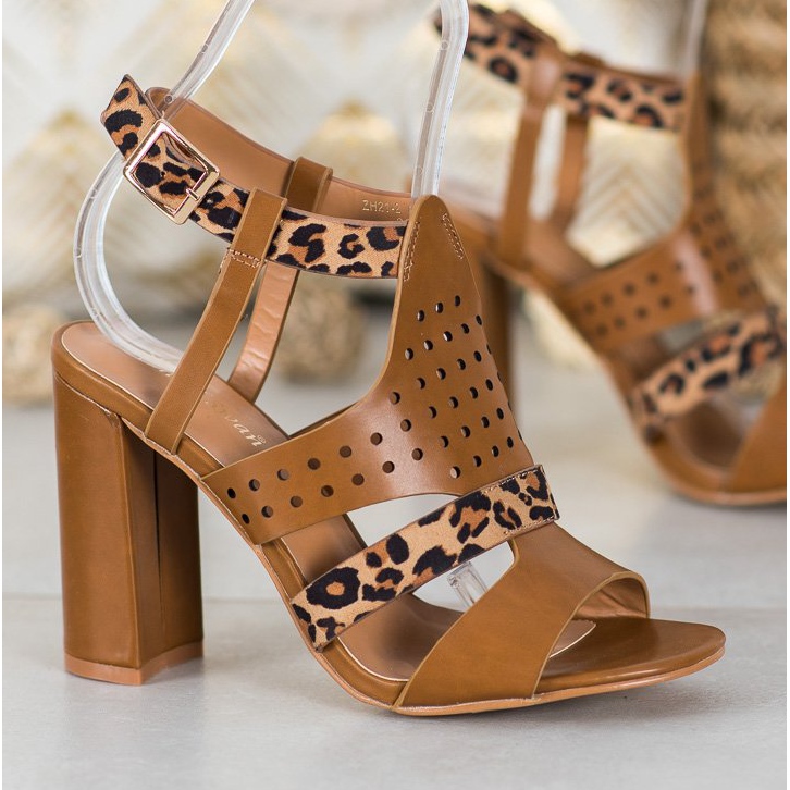 Small Swan Prolamované sandály Leopard Print hnědý 1