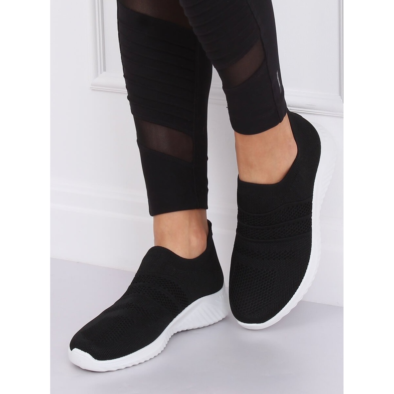 Černá NB331P Černá sportovní obuv 1 Černá NB331P Černá sportovní obuv 1