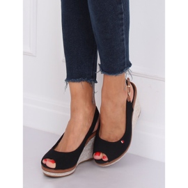 Černé sandály na klínovém podpatku R132P Black černý 1