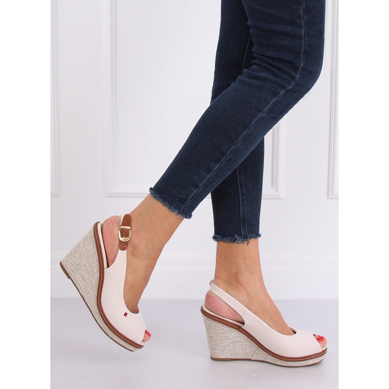 Sandály na béžovém klínu R132P Beige béžový 2