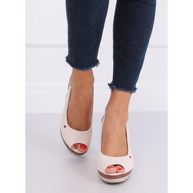 Sandály na béžovém klínu R132P Beige béžový 1