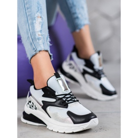 Ideal Shoes Tenisky s černými vložkami bílý 1