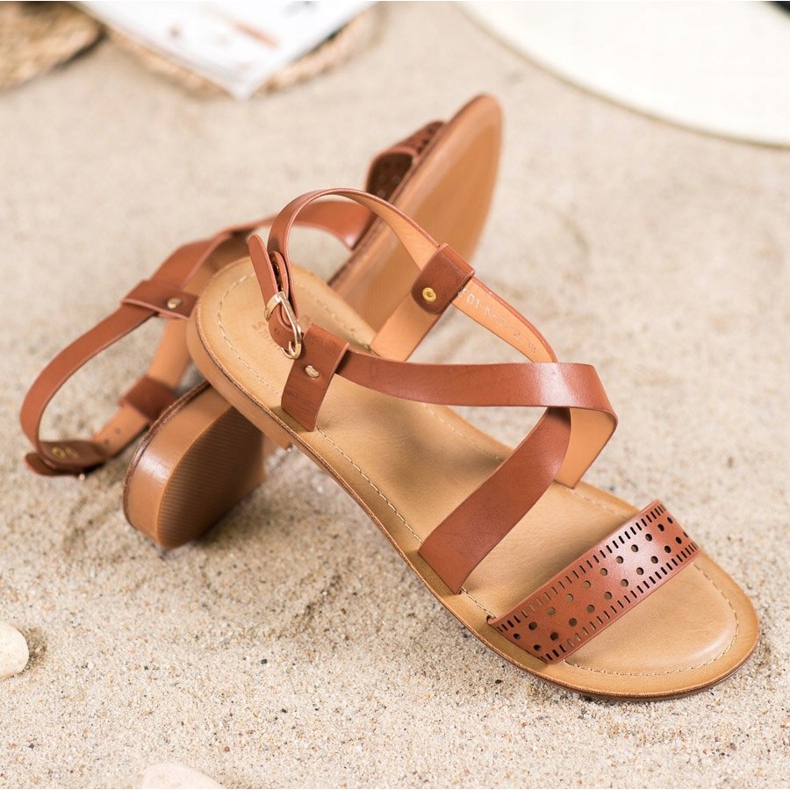 Small Swan Hnědé sandály s eko kůží hnědý 1