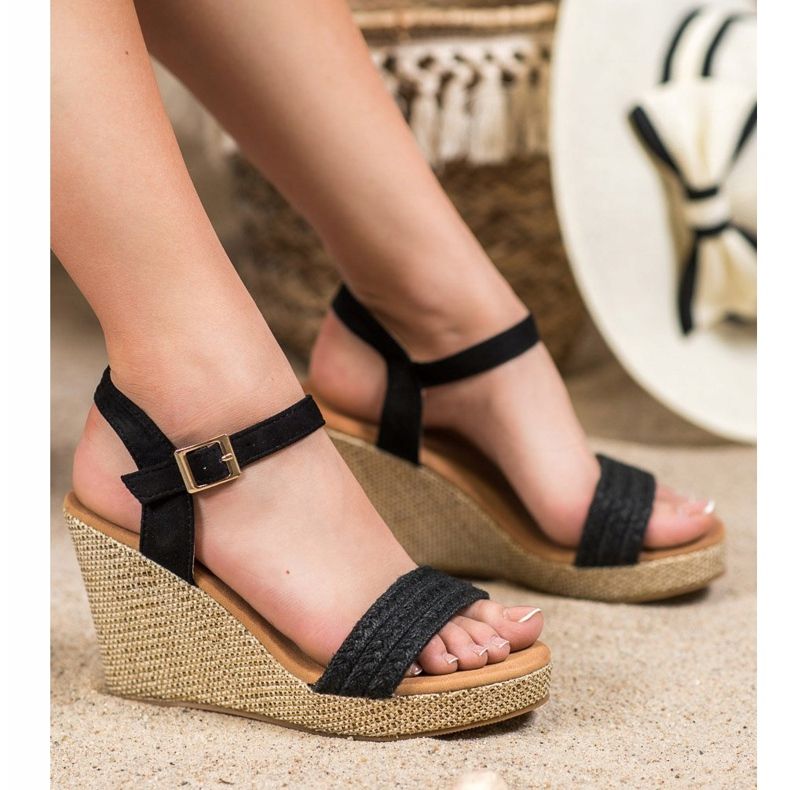 SHELOVET Stylové sandály na klínku černá 1