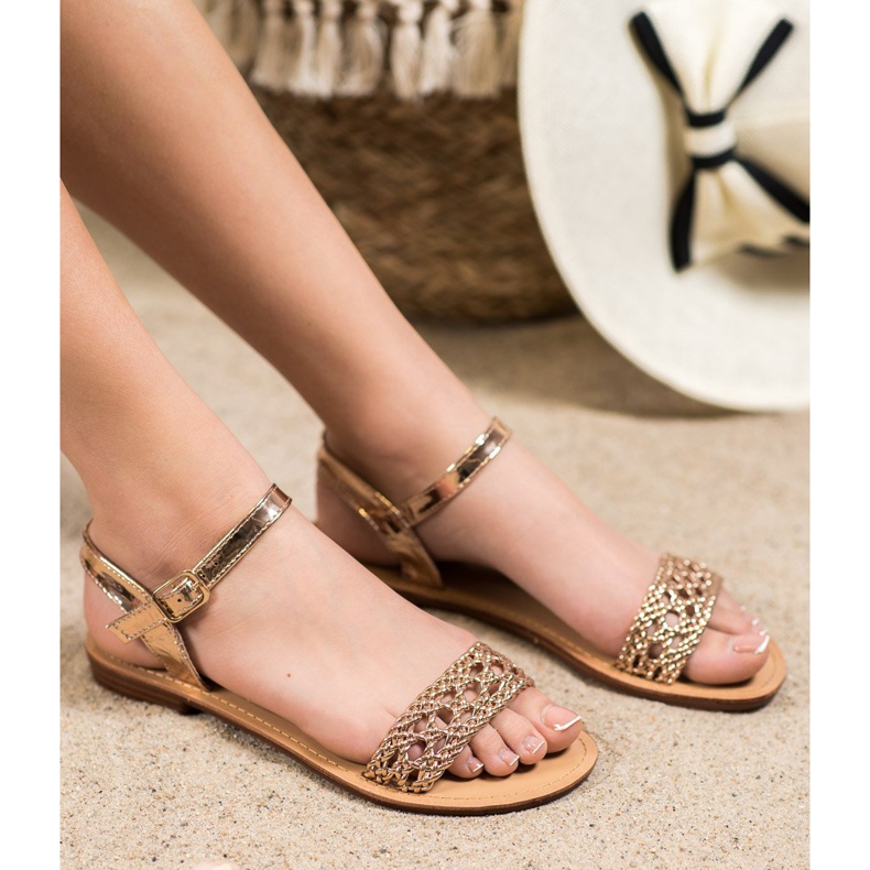 Small Swan Elegantní pletené sandály žlutá 2