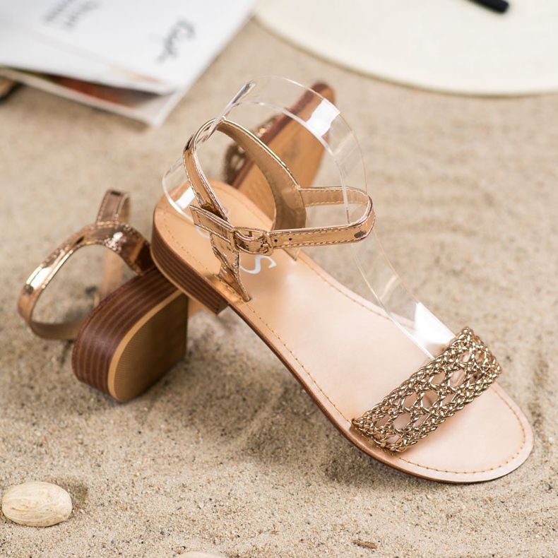 Small Swan Elegantní pletené sandály žlutá 1