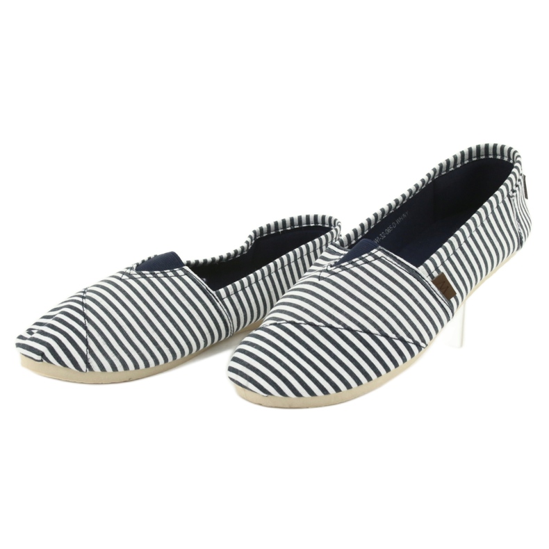 Wishot Pohodlné, módní pruhované tenisky 32-065, bílo-modré bílý 2