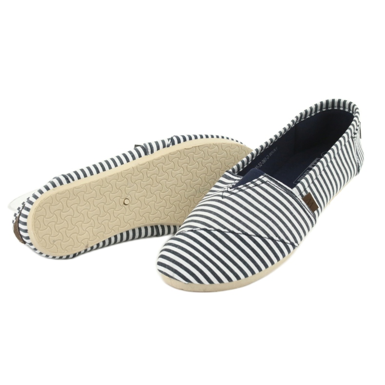 Wishot Pohodlné, módní pruhované tenisky 32-065, bílo-modré bílý 4