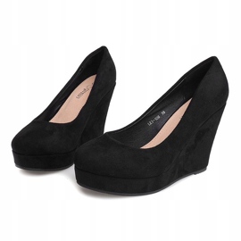 Černé semišové lodičky na klínu LEI-108 černá 2 Černé semišové lodičky na klínu LEI-108 černá 2