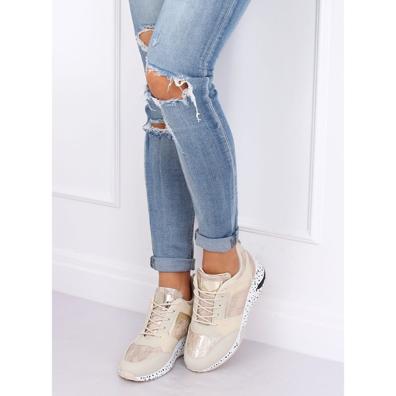 Beis béžová a zlatá klínová sportovní obuv béžový 1