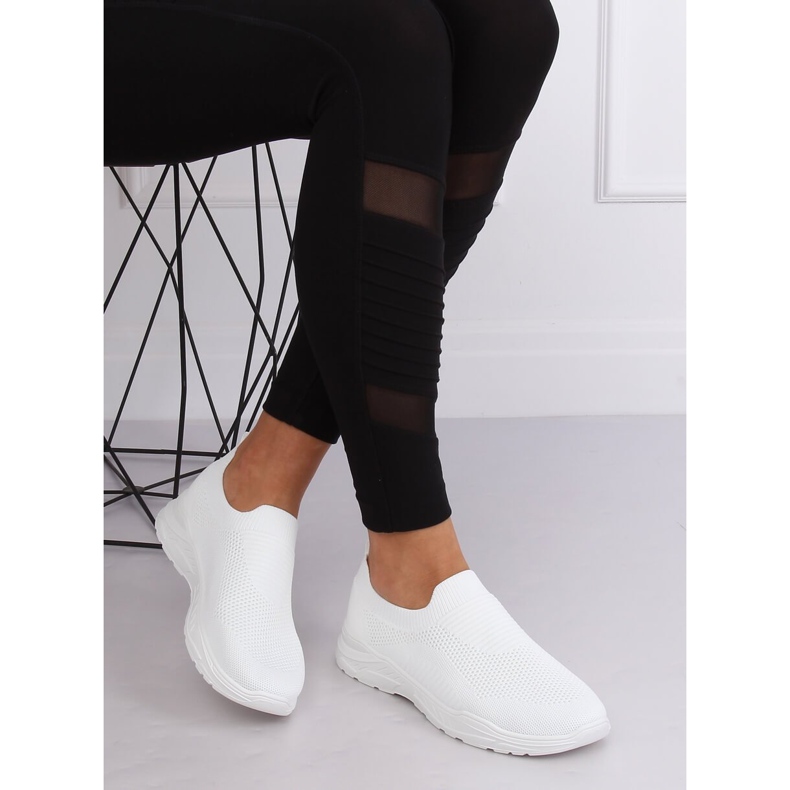 Bílé sportovní boty FZ13P White bílý 1