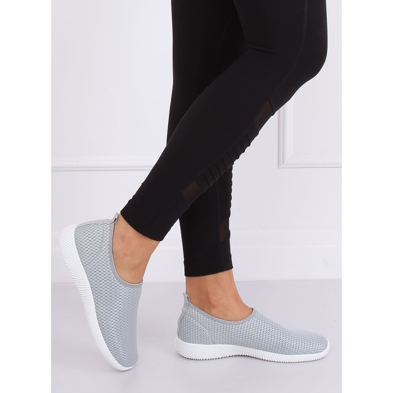 Šedá sportovní obuv NB272P Šedá 1