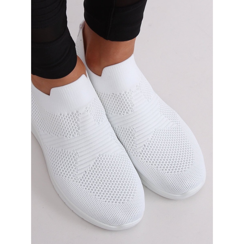 Bílá sportovní obuv NB330P Bílá bílý 2