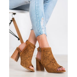 Mannika Vestavěné prolamované sandály hnědý 1