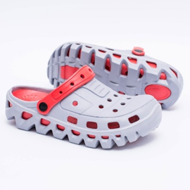 Flameshoes Šedé pánské zahradní lehké pantofle Kroks Eva červený šedá 1