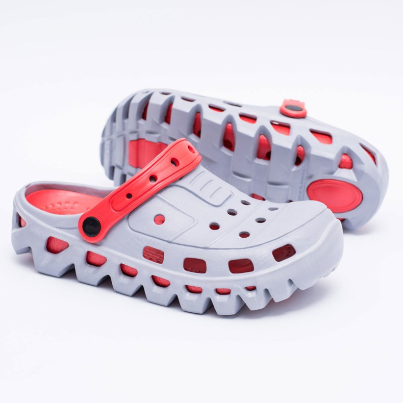 Flameshoes Šedé pánské zahradní lehké pantofle Kroks Eva červené šedá 1