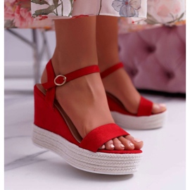BUGO Dámské sandály na klínku červené Liviana 1
