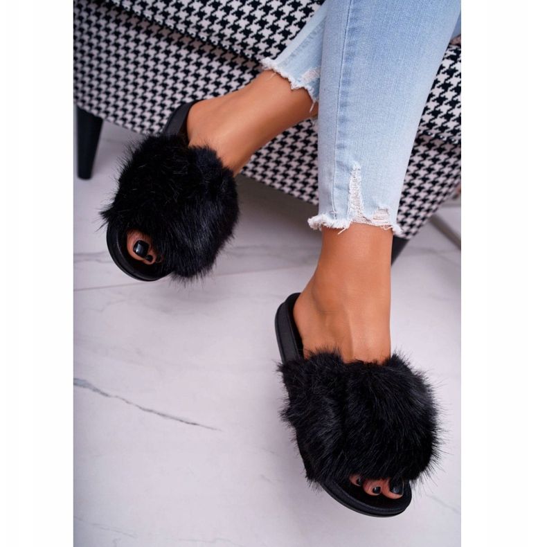 Dámské žabky s černou kožešinou černý 2