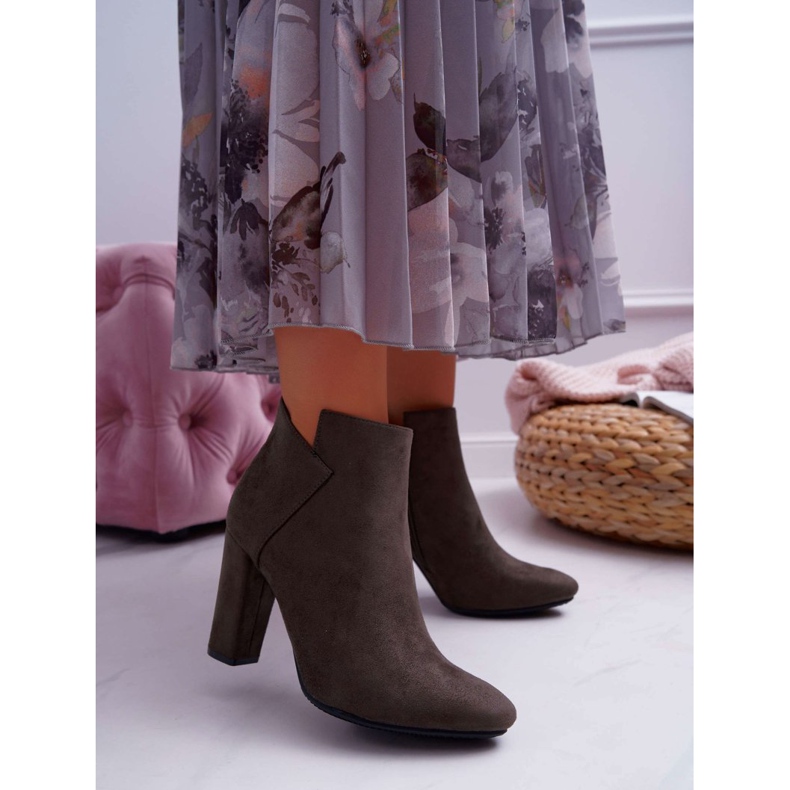 Vinceza Dámské kozačky na podpatku semišové khaki volánky 1