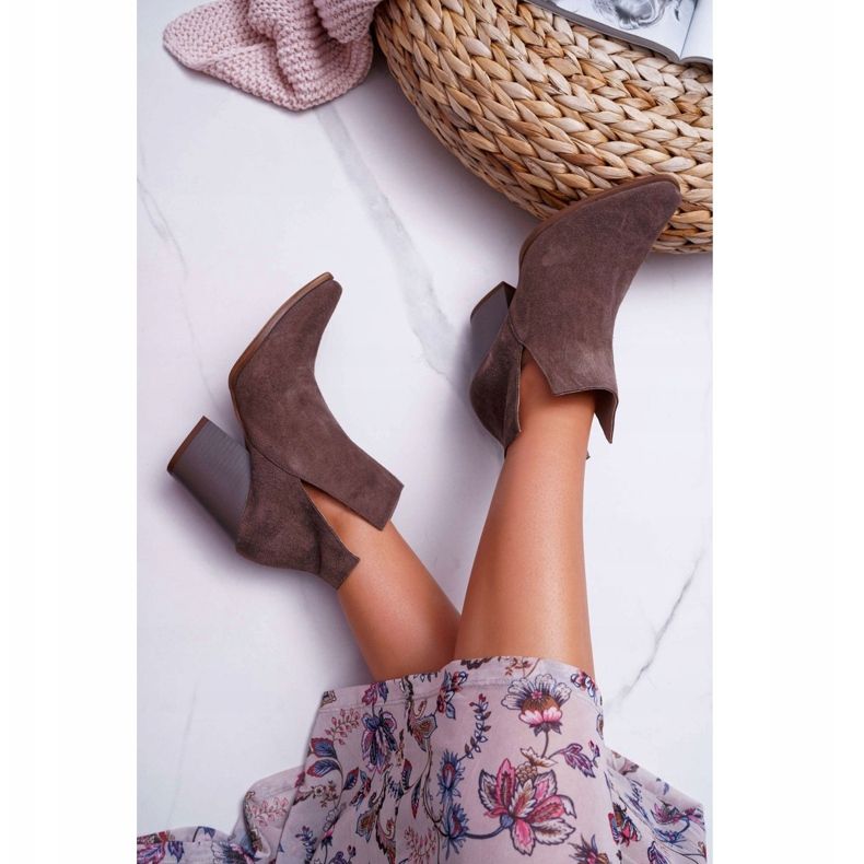 Dámské kozačky na vysokém podpatku z jarní kůže semiš tmavě cappuccino Nicole 2430 hnědý 2