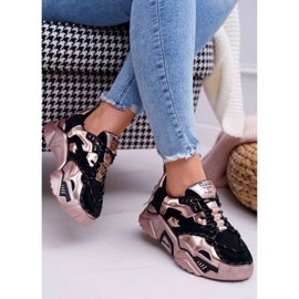 Dámské sportovní boty Big Star od Daniel Lopez černé a zlaté FF274A528 černá žlutá 2