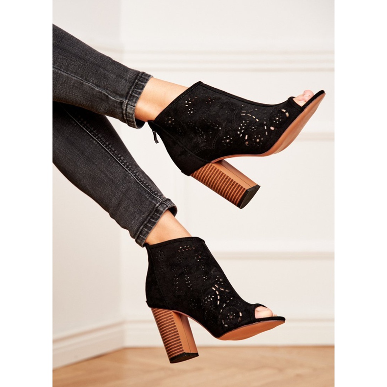 SEA Dámské kozačky na podpatku semišové prolamované černé Papillon černá 1