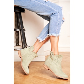 SEA Dámské kozačky na podpatku semišové prolamované zelené Raffe zelená 1