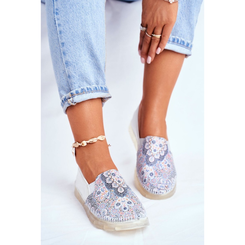 Dámské kožené slipy Brogues Maciejka bílé 03512-46 bílý vícebarevný 1