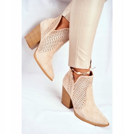 MSMG Dámské kozačky na podpatku semišové prolamované světle béžové odstíny béžový 1 MSMG Dámské kozačky na podpatku semišové prolamované světle béžové odstíny béžový 1