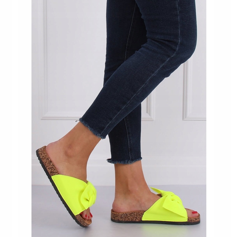Neonové pantofle CK108 na korkové podrážce žlutá 1