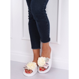 Bílé pantofle na vysoké podrážce PT-109 White bílý 1 Bílé pantofle na vysoké podrážce PT-109 White bílý 1