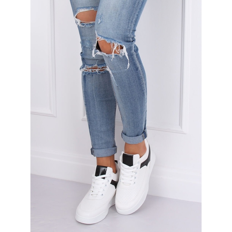 Bílé sportovní boty s klínky 85-429 BÍLÁ / ČERNÁ bílý 2