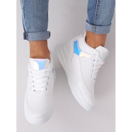 Bílé sportovní boty na klínku 85-429 WHITE / SILVER bílý 1