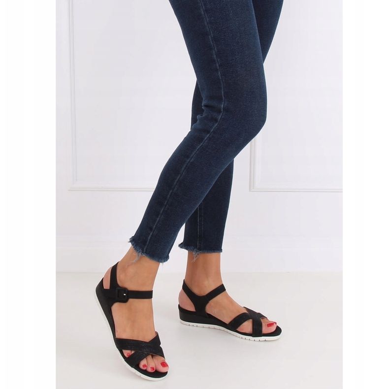 Černé sandály na nízkém klínovém podpatku NS115P Black černá 2