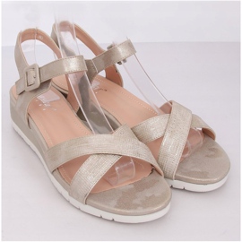 Sandály na nízkém klínovém podpatku zlaté NS115P LT.GOLD zlatý 1 Sandály na nízkém klínovém podpatku zlaté NS115P LT.GOLD zlatý 1