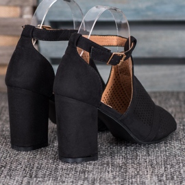 Small Swan Elegantní prolamované sandály černý 1