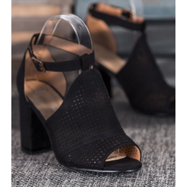 Small Swan Elegantní prolamované sandály černý 2