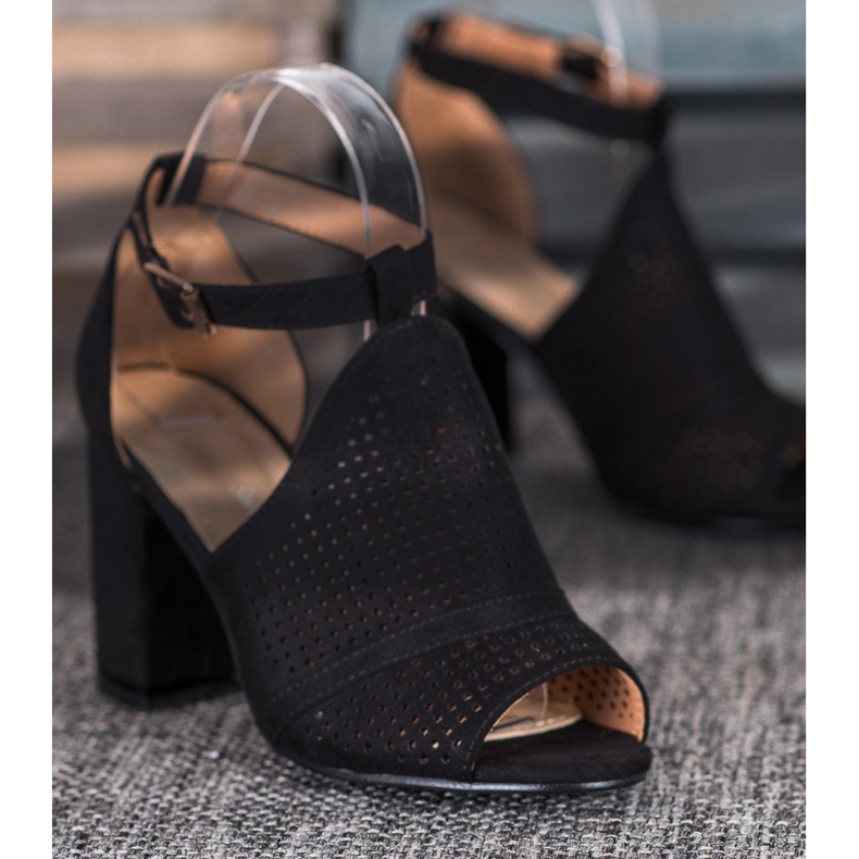 Small Swan Elegantní prolamované sandály černý 2