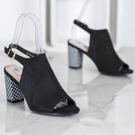 Goodin Vestavěné sandály s kostkovanou patou černá 2