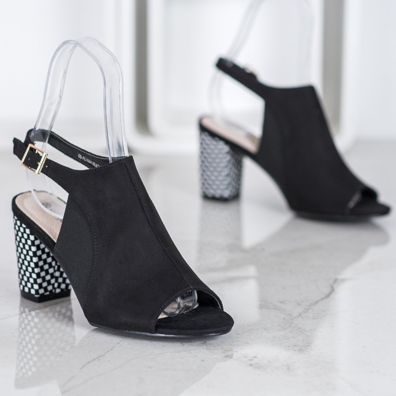 Goodin Vestavěné sandály s kostkovanou patou černá 2