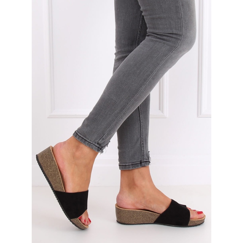 Černé klínové pantofle G186P černá 1