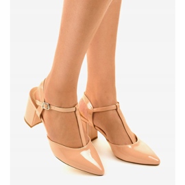 Béžové lodičky na pilíři D85-17 béžový 2 Béžové lodičky na pilíři D85-17 béžový 2