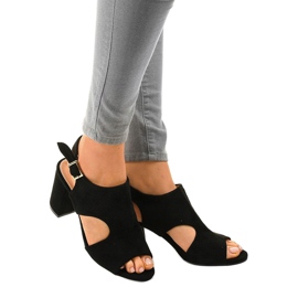 Černé prolamované sandály střihu 99-33A černý 1