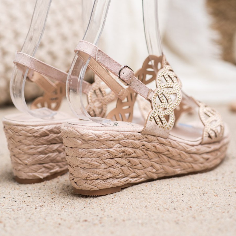 Aclys Sandály na klínku hnědý 2