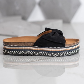 SHELOVET Módní pantofle na platformě černá 2